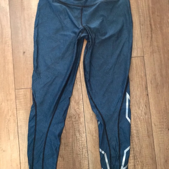 2XU 7/8 leggings - Picture 2 of 3